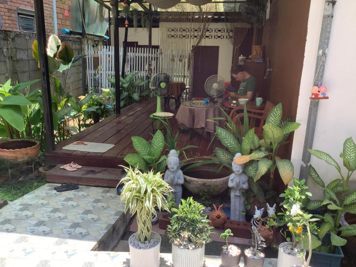 Tata Guesthouse เชียงใหม่ ภายนอก รูปภาพ