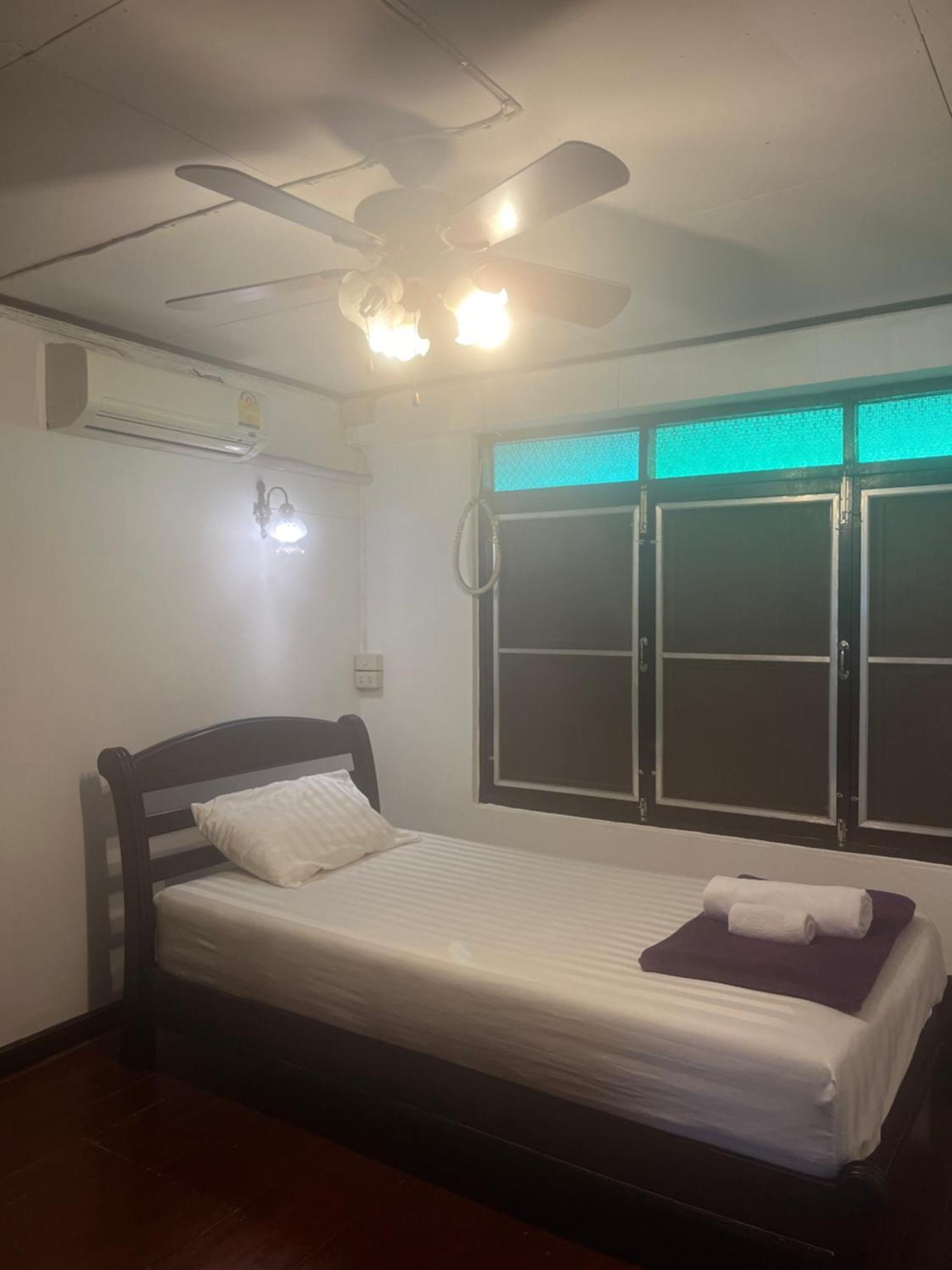 Tata Guesthouse เชียงใหม่ ภายนอก รูปภาพ