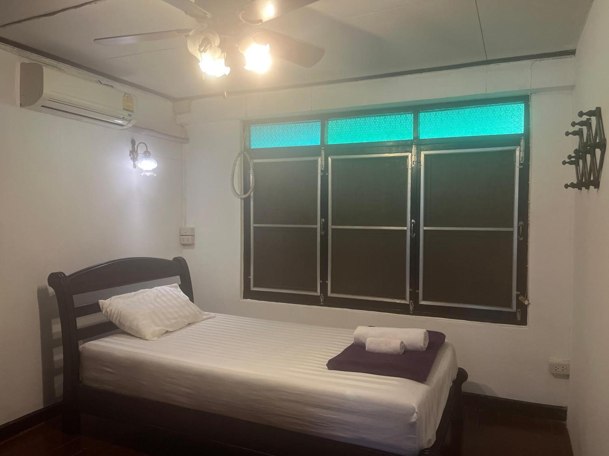 Tata Guesthouse เชียงใหม่ ภายนอก รูปภาพ