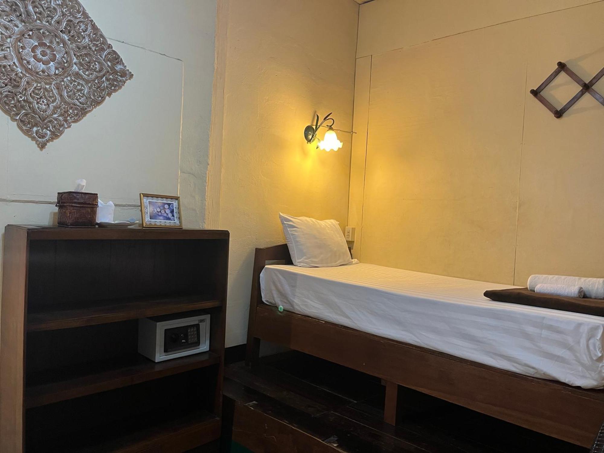 Tata Guesthouse เชียงใหม่ ภายนอก รูปภาพ
