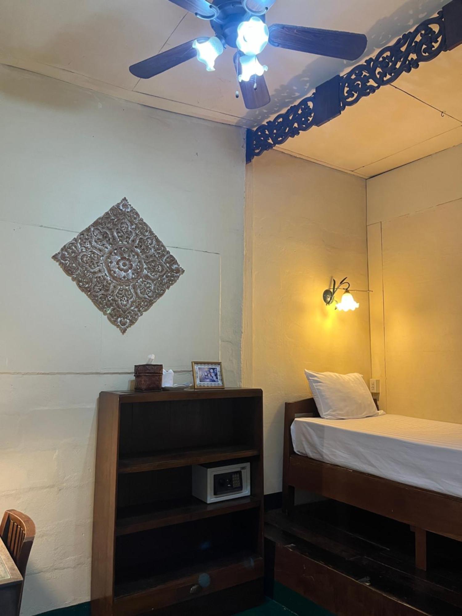 Tata Guesthouse เชียงใหม่ ภายนอก รูปภาพ